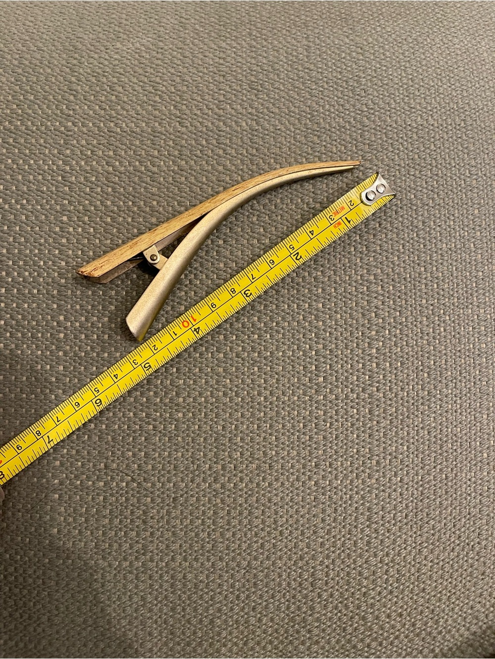 Metal Clip in Brushed Gold Tone